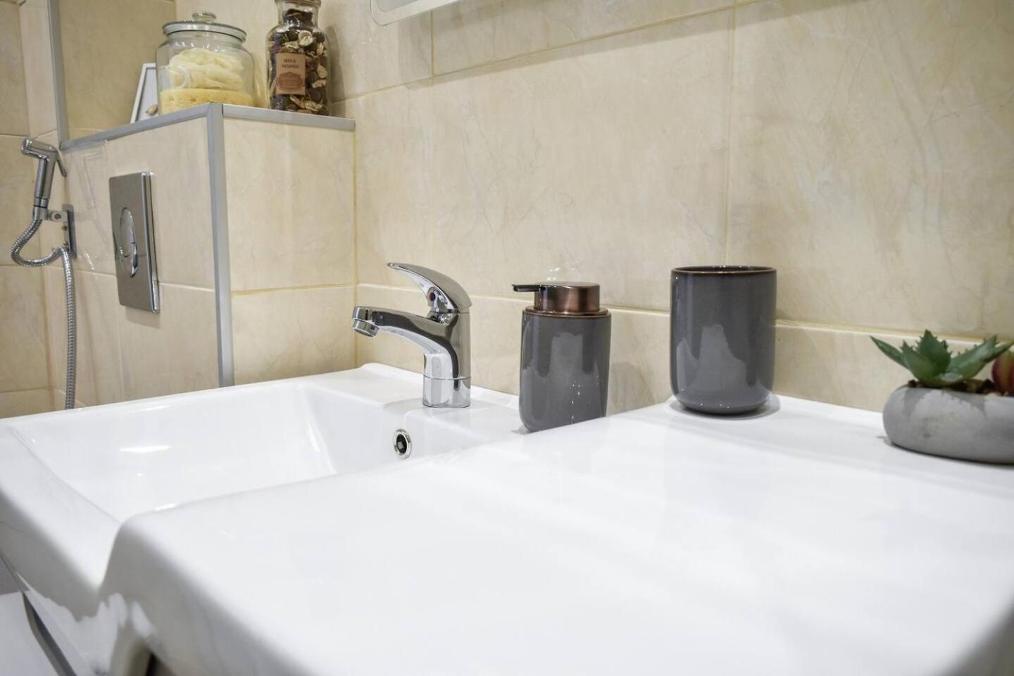 Duplex Condo Prime Location 2Bth 2 Studios 소피아 외부 사진